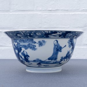 Un bol de type klapmuts en porcelaine de Chine en bleu et blanc, marque et époque de Kangxi — photo 8