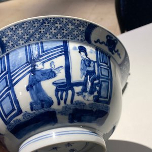 Un bol de type 'klapmuts' en porcelaine de Chine en bleu et blanc, marque et époque de Kangxi — photo 12