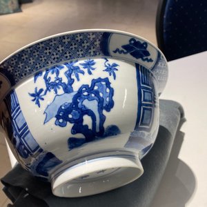 Un bol de type 'klapmuts' en porcelaine de Chine en bleu et blanc, marque et époque de Kangxi — photo 14