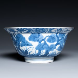 Un bol de type 'klapmuts' en porcelaine de Chine en bleu et blanc, marque et époque de Kangxi — photo 7