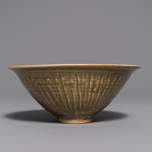 Un bol de type Yaozhou à décor de chrysanthèmes, Dynastie Song — photo 3