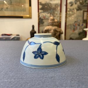 Un bol 'du palais' en porcelaine de Chine en bleu et blanc, Kangxi — photo 15