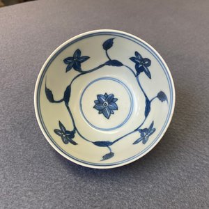 Un bol 'du palais' en porcelaine de Chine en bleu et blanc, Kangxi — photo 17
