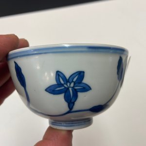 Un bol 'du palais' en porcelaine de Chine en bleu et blanc, Kangxi — photo 8