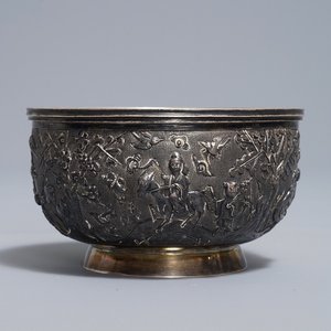 Un bol en argent à décor en relief, marque de Qing Xiang, Chine, 19/20ème — photo 1