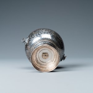 Un bol en argent niellé de type 'Thom Ngoen', Thaïlande, 19/20ème — photo 7