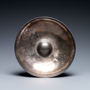 Un bol en argent persan, 8/12ème — photo 1