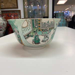 Un bol en biscuit émaillé vert sur socle en bois, Chine, 19ème — photo 11