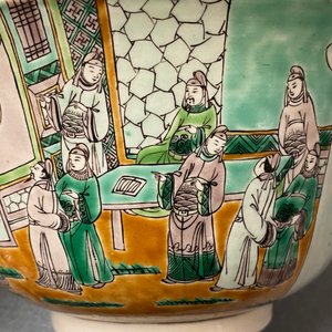 Un bol en biscuit émaillé vert sur socle en bois, Chine, 19ème — photo 22