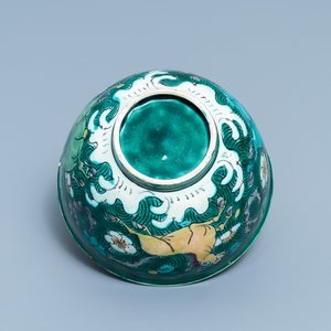 Un bol en biscuit émaillé verte à décor de chevaux, Chine, Kangxi — photo 6