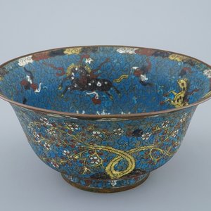 Un bol en cloisonné chinois "Les chevaux de Mu Wang", Ming — photo 1