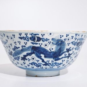 Un bol en faïence de Delft bleu et blanc à décor de dragons, fin du 17ème — photo 2