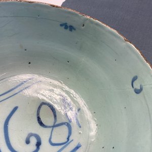 Un bol en faïence de Delft en bleu et blanc daté 1684, Angleterre — photo 16