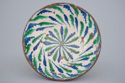 Un bol en faïence espagnole polychrome, Fajalauza, début du 19ème