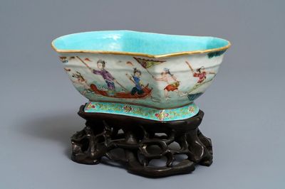 Un bol en forme de lingot en porcelaine de Chine famille rose, marque et époque de Tongzhi