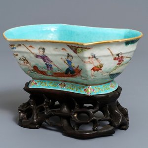 Un bol en forme de lingot en porcelaine de Chine famille rose, marque et époque de Tongzhi — photo 1