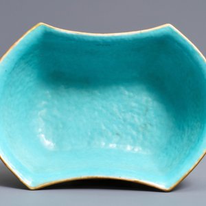 Un bol en forme de lingot en porcelaine de Chine famille rose, marque et époque de Tongzhi — photo 6