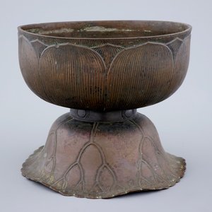 Un bol en forme de lotus en bronze, Chine, début de la Dynastie Qing — photo 1