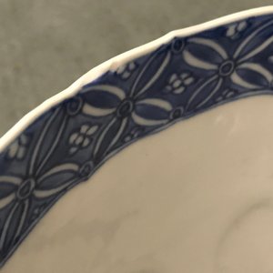 Un bol en forme de lotus en porcelaine de Chine bleu et blanc à décor d'immortels, marque de Chenghua, Kangxi — photo 23