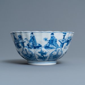 Un bol en forme de lotus en porcelaine de Chine en bleu et blanc à décor des 'Sept sages dans la forêt de bambou', marque de Chenghua, Kangxi — photo 2