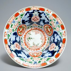 Un bol en porcelaine Arita de Japon pour le marché domestique dans le style Imari-Kinrande, marque de Wanli, Edo, 17/18ème — photo 1
