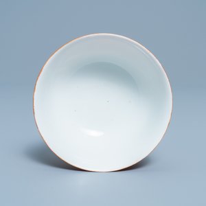 Un bol en porcelaine de Chine à décor de bambou sur fond corail, marque et époque de Xuantong — photo 6
