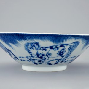 Un bol en porcelaine de Chine à décor de chevaux, Shunzhi/Kangxi, Kangxi — photo 2