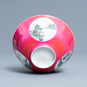 Un bol en porcelaine de Chine à fond rouge de rubis, 19/20ème — photo 7