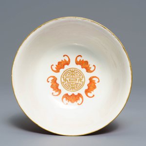 Un bol en porcelaine de Chine à fond rouge rubis, marque et époque de Guangxu — photo 4