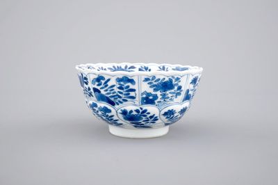 Un bol en porcelaine de Chine au décor floral, Kangxi, ca. 1700