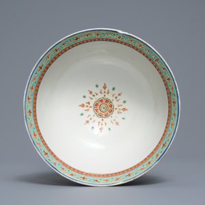 Un bol en porcelaine de Chine Bencharong pour le marché thai, 19ème — photo 6