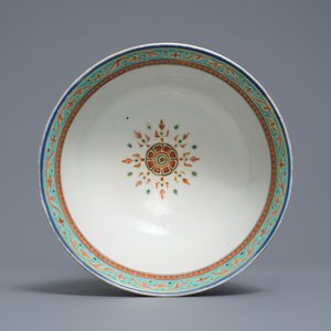 Un bol en porcelaine de Chine Bencharong pour le marché thai, 19ème — photo 6