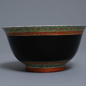 Un bol en porcelaine de Chine Bencharong pour le marché thai, 19ème — photo 5
