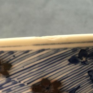Un bol en porcelaine de Chine bleu, blanc et rouge de cuivre aux carpes et créatures marines, marque de Xuande, Kangxi — photo 7