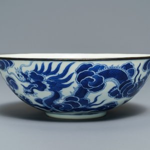 Un bol en porcelaine de Chine 'Bleu de Hue' pour la cour de Vietnam, marque Thieu Tri, 19ème — photo 1