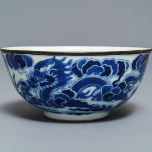 Un bol en porcelaine de Chine 'Bleu de Hue' pour la cour de Vietnam, marque Thieu Tri, 19ème — photo 1