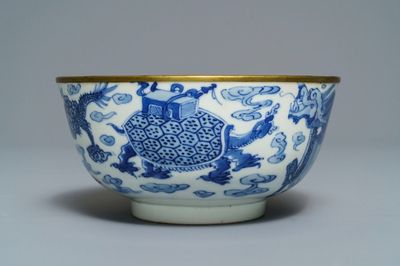 Un bol en porcelaine de Chine 'Bleu de Hue' pour le Vietnam, marque Nei Fu, 19ème