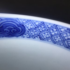 Un bol en porcelaine de Chine bleu et blanc à décor autour, Kangxi — photo 15