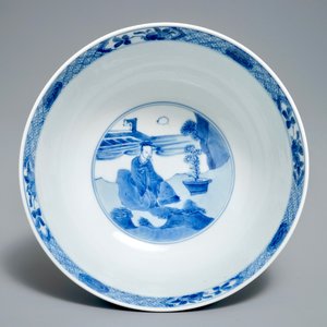Un bol en porcelaine de Chine bleu et blanc à décor autour, Kangxi — photo 6