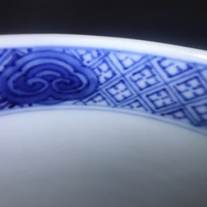 Un bol en porcelaine de Chine bleu et blanc à décor autour, Kangxi — photo 9