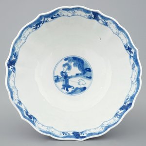 Un bol en porcelaine de Chine bleu et blanc à décor de cavaliers, Kangxi — photo 6