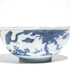 Un bol en porcelaine de Chine bleu et blanc à décor de cerfs, Wanli — photo 2