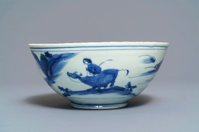 Un bol en porcelaine de Chine bleu et blanc à décor de figures sur taureaux, époque Transition