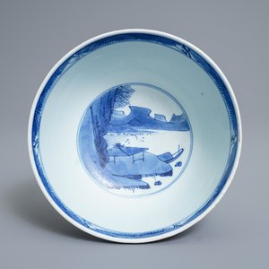 Un bol en porcelaine de Chine bleu et blanc à décor d'immortels, Kangxi — photo 6