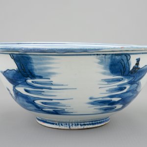 Un bol en porcelaine de Chine bleu et blanc à décor d'un paysage, Dynastie Ming — photo 3