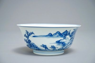 Un bol en porcelaine de Chine bleu et blanc à décor d'un paysage raffiné, marque et époque de Yongzheng