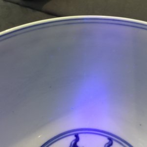 Un bol en porcelaine de Chine bleu et blanc de style Ming, marque et période de Kangxi — photo 5