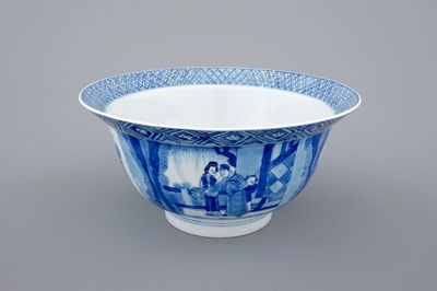 Un bol en porcelaine de Chine bleu et blanc de type "Klapmuts", marque et période de Kangxi