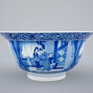 Un bol en porcelaine de Chine bleu et blanc de type "Klapmuts", marque et période de Kangxi — photo 5