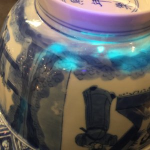 Un bol en porcelaine de Chine bleu et blanc de type "Klapmuts", marque et période de Kangxi — photo 13
